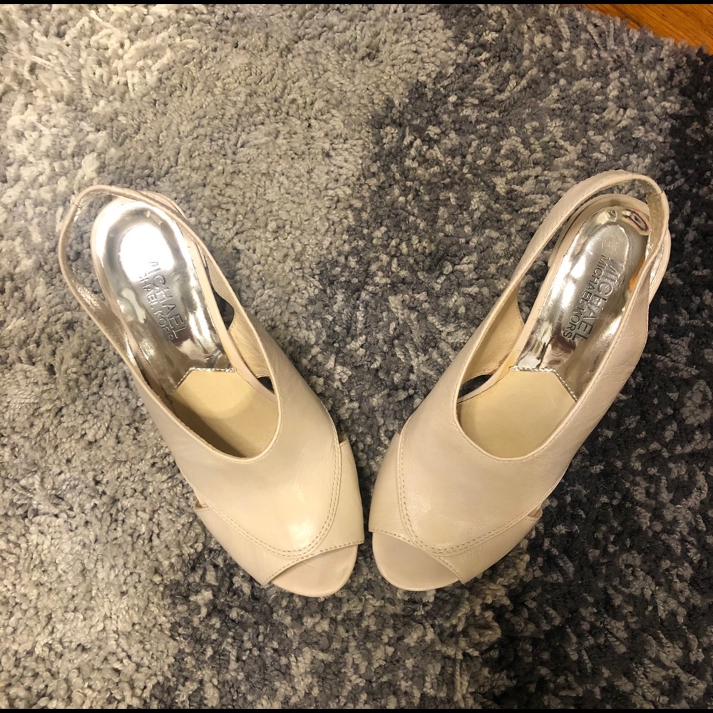Shoes - Picture 3 of 4